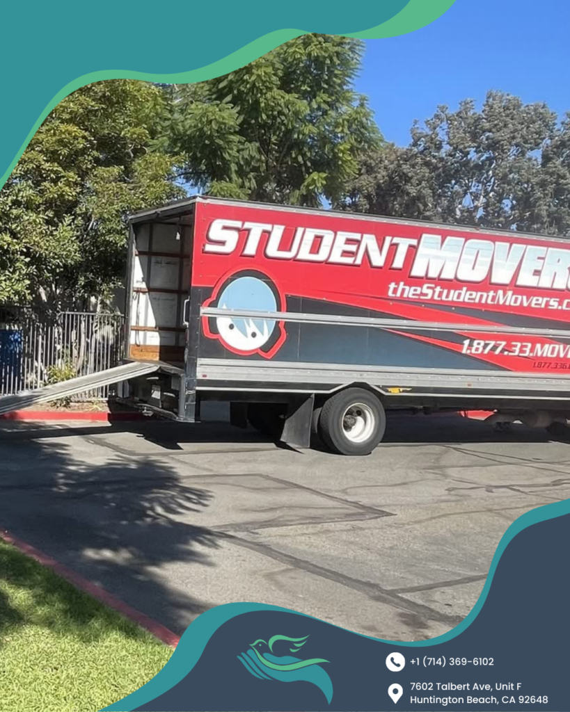 Shawn Wood of Student Movers with Robyne's Nest during community moving support